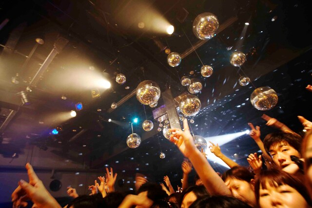 この日披露された曲は、オープニングで流れた「happiness,happiness,happiness」を含めると24曲。彼らが音源リリースしているすべての曲が楽しめるフルボリュームのライブとなった。