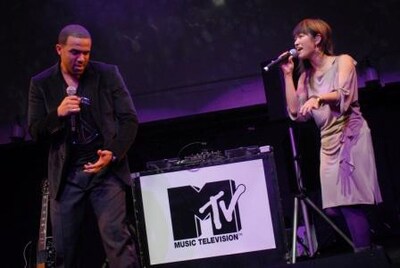 クレイグ・デイヴィッド（写真左）は来年4月、幕張メッセで行われるイベント「SPRINGROOVE 09」で再来日を果たすことも決定。