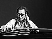 井上陽水は今年の4～7月、40周年ツアー「40th Special Thanks Tour」で全国を回った。