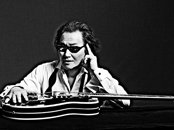 井上陽水は今年の4～7月、40周年ツアー「40th Special Thanks Tour」で全国を回った。