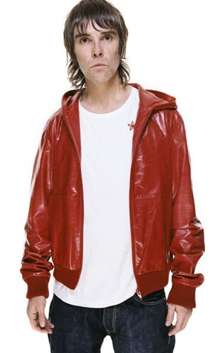 イアン・ブラウンは倉石一樹との友情を形にするべくdelofamiliaとともに一夜限りのパフォーマンスを披露。