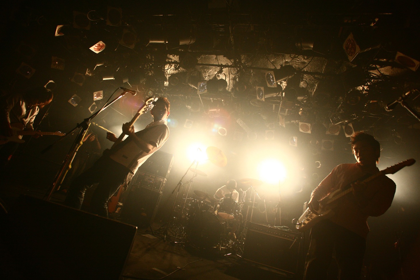 本日12月9日に大阪・十三Fandangoで主催対バンツアー「STRENGTH BEYOND STRENGTH」を行うWRONG SCALE。ツアーは1月10日の東京・渋谷GIG-ANTICまで続く。