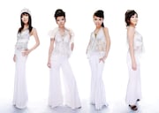 メンバーは写真左からYumi（チェロ）、Maki（バイオリン）、Rie（バイオリン）、Tomoko（ヴィオラ）。