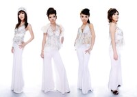 メンバーは写真左からYumi（チェロ）、Maki（バイオリン）、Rie（バイオリン）、Tomoko（ヴィオラ）。