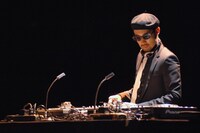 DJプレイでじんわりと会場を温めた沖野修也（写真：石田昌隆）