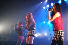 DJ TAROのステージに飛び入り参加したYA-KYIM。