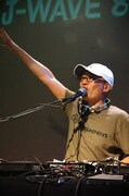 ピストン西沢の変則DJプレイには田中知之（Fantastic Plastic Machine）も一目置いている。