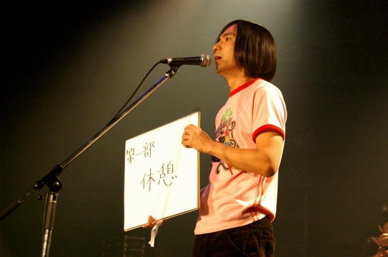 ROCKETMANはJ-WAVEで土曜深夜26時からオンエアされている「ROCKETMAN SHOW」のナビゲーターを担当。毎週、素敵な音楽とぐだぐだなトークをお届け中。