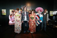 「Guilty　Pleasures 3」には「LOVEマシーン」のほか、「First Love」（宇多田ヒカル）、「歌舞伎町の女王」（椎名林檎）など9曲を収録。