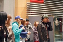 その場で追加レコーディングを快諾した久保田利伸。憧れの人を前に目を輝かせるRSPのメンバーが印象的だ。