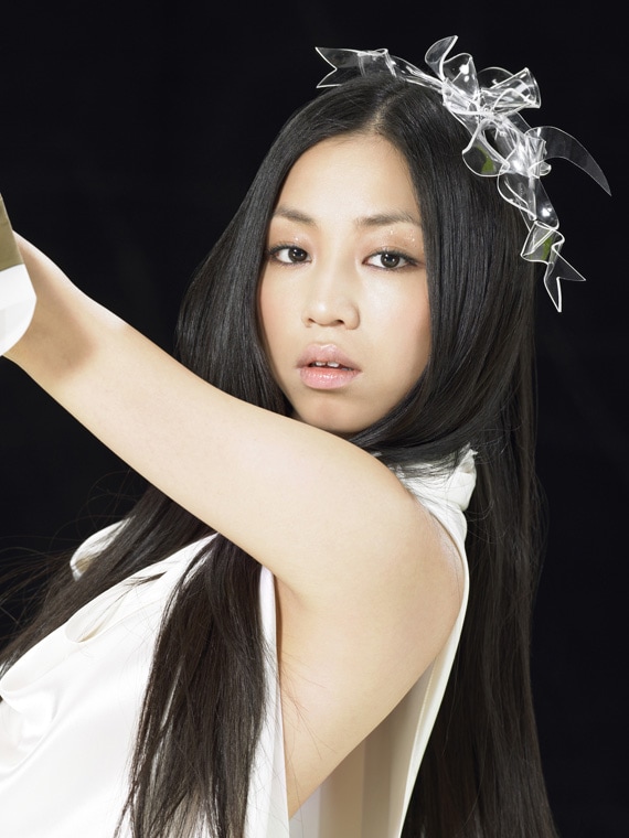 産休を経て精力的なライブ活動を行う一十三十一。また、明日4月2日からはNack5にてレギュラー番組「Letters」もスタートさせる。