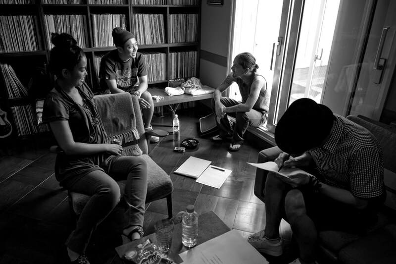 シングルにはCD EXTRA仕様で、「The Light feat. Kj from Dragon Ash, 森山直太朗, PES from RIP SLYME」のビデオクリップが収録される。