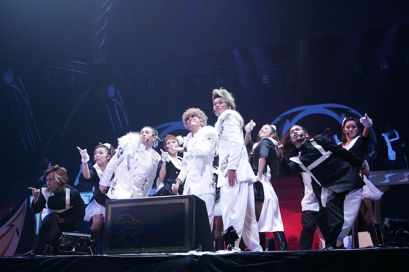 12月31日には初代DJ OZMAとしては最後となるアルバム「I LOVE PARTY PEOPLE 3」をリリースする。