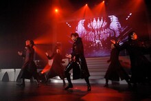 GacktはMCで「いよいよ43都市51公演のツアーが今日を皮切りにスタートする。回を重ねるごとにどんどん面白くなるから、何度見ても楽しめるはず。みんな何度も見に来い！何度もイカせてやる!!」と意気込みを語った。