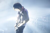 12月13日に行われた公演では、赤坂の思い出を語るというテーマのもとそれぞれ思い思いに語った4人。ちなみに対馬は、BLITZ近くにある赤坂のスタジオで練習後、近所の神社で休むつもりが眠りこけ神主に注意されたエピソードで会場の笑いを誘った（撮影：上飯坂一）。