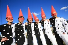 リーダーのOhyamaは自身のブログで新曲「ハルカゼ」について、「スタートラインに立った時の学生時代を思い出して皆で作りました」とコメント。来春は爽やかなナンバーとともに全国をにぎわせてくれそうだ。