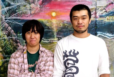 左が鍵盤＆コーラスの濱埜宏哉で、右がボーカル＆アコースティックギターの竹原ピストル。