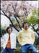 4月26日のライブで約10年間の活動にピリオドを打った野狐禅。濱埜宏哉（Key, Cho/写真左）と竹原ピストル（G, Vo/右）はそれぞれの道を歩んでいる。