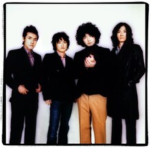 毎回アーティスティックなジャケット写真も話題のセカイイチのアルバム。前作「世界で一番嫌いなこと」では江森丈晃を起用した。