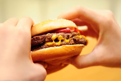 「QUARTER POUNDER」は東京と熊本の2都市で先行して展開されており、関西では大阪の2店舗で販売がスタートした（商品は撮影後スタッフがおいしくいただきました）。