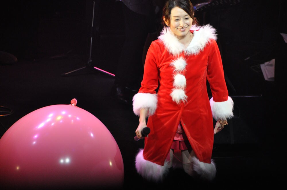 島袋寛子XmasライブにSPEEDメンバー飛び入り - 音楽ナタリー