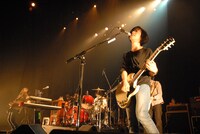 この日のお台場はクリスマス真っ只中とあって大混雑。Zepp Tokyo前の大観覧車には約2時間待ちの行列ができていた。（photo:松本誠司）