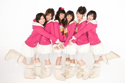 日本でプロデュース／日本・台湾で同時に活動するアーティストは台湾初。ちなみに中国語では「冰淇淋少女組。」と表記する。