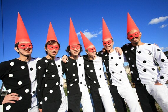 「スタートラインに立った時の学生時代を思い出して皆で作りました」という1stシングル「ハルカゼ」。「ギャロップ」「蒼白い街」など勢いのある楽曲とは趣の異なる、ミディアムナンバーに仕上がっている。