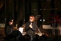 シークレットパーティにはYOSHIKI JEWELRY購入者の中から100名が招待された。