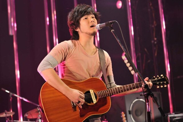 秦は3月に初の武道館単独公演を開催。2009年もライブを中心に精力的な活躍を見せてくれそうだ。