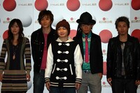 Aqua Timezは2回目の出場。本番の衣装は「普段着に近いけど、少しだけ華美に（笑）。ちょっと気張って派手にいきたい」（太志）とのこと。