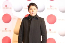 徳永英明はデビュー曲「レイニーブルー」を歌唱。「この曲で紅白に出られたらいいな、とデビューしてからずっとどこかで思ってたんです。すごく嬉しい」。来年は5年ぶりのオリジナルアルバムも発売予定。