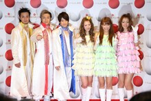 羞恥心 with Pabo。羞恥心は1月2日を最後に歌手活動を終了することを発表しているが、つるのは「ずっといっしょにいるし、終わる実感はないですね」とコメント。