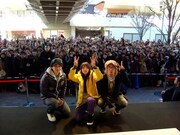 いきものがかり、地元海老名でファン1000人と握手