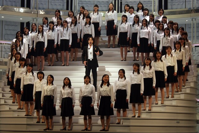 秋川雅史は3年連続で「千の風になって」を披露。