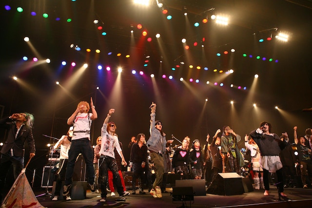 ヴィジュアル系の枠で括られながらも、さまざまな音楽性や個性を持つバンドが揃った「Over The Edge 2008」。そのバラエティに富んだ内容に、ファンも大満足だったはずだ。