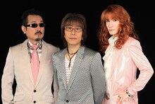 THE ALFEEは1974年8月にアイドルフォークバンド「ALFIE」として、 松本隆＆筒美京平の書き下ろし曲「夏しぐれ」でデビューした。