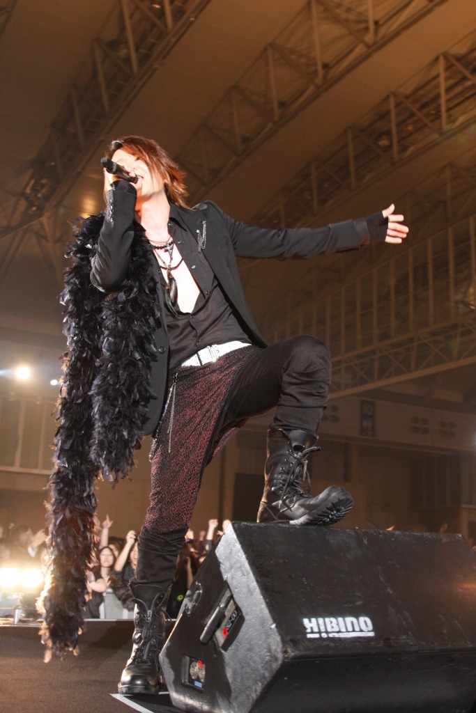 2008年の大晦日は幕張メッセで単独カウントダウンライブを行ったGLAY。アニバーサリーイヤーの幕開けを大勢のファンとともに祝った。
