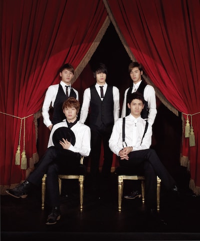 東方神起はアルバム発売を前に、1月21日にはトリプルA面シングル「Bolero / Kiss The Baby Sky /忘れないで」をリリース。