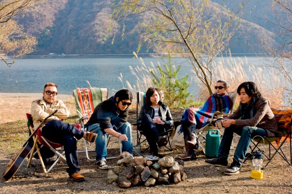 収録曲「世界のまん中」はレコチョク“勇気ゲット篇”CMソングに決定。現在着うた・着うたフル先行配信が行われている。