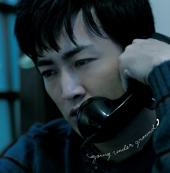 劇団ひとりこと川島省吾の苦み走った表情がドラマティックな「いっしょに帰ろう」シングルジャケット。