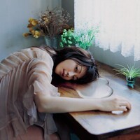 ELTとは違ったアプローチが楽しめそうな持田香織ソロプロジェクト（写真は「雨のワルツ」初回限定盤ジャケット）。