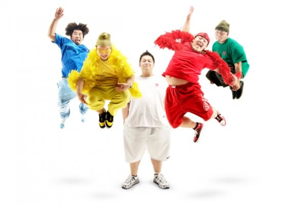 ちなみにメンバー5人の総体重は約570kg。その重量感はサウンドにも、肉汁のようににじみ出ている。