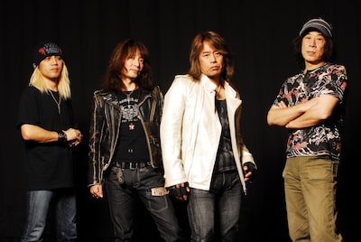 デビュー25周年を盛大に祝った前作「Quarter」に続く新作リリースにも期待しておこう。