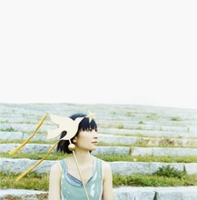 1996年の歌手デビュー以来、長年にわたり菅野よう子とタッグを組んだ坂本真綾。