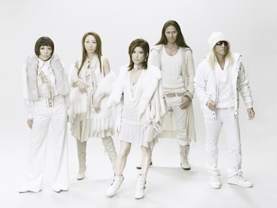 「a-nation'10」では愛媛、愛知、大阪、東京の全公演に出演が決定しているTRF。これらのステージでリメイク曲が披露されることにも期待が高まる。