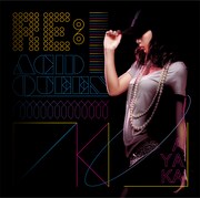 壱岐尾彩花のデビューアルバム「RE:ACID QUEEN」。FPMをはじめさまざまなアーティストにマニュピレイターとしても参加した、熊原正幸とともに制作された。