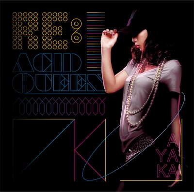壱岐尾彩花のデビューアルバム「RE:ACID QUEEN」。FPMをはじめさまざまなアーティストにマニュピレイターとしても参加した、熊原正幸とともに制作された。