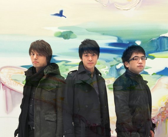 1月7日にニューシングル「夢の蕾」をリリースしたばかりの彼ら。1月23日からは全国ツアー「風のクロマ」がスタートする。