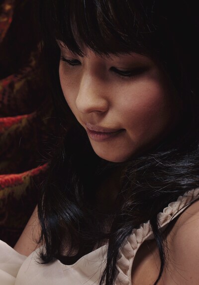 連続配信にあわせ、都内を中心にライブ活動も行う予定。峰香代子の実力をぜひ生で堪能してほしい。